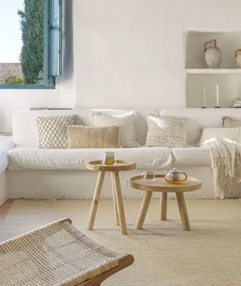 Журнальный столик Glenda из массива тика Ø55 см