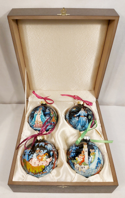 Сувенирный набор из 4-х новогодних шаров с ручной росписью "Зимние забавы"