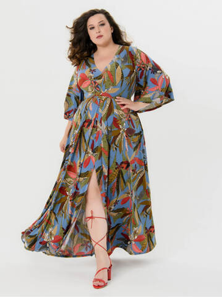 Платье с разрезом, принт яркий
