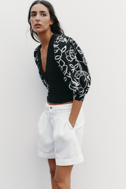 ZARA ТОП С РУКАВАМИ-БУФАМИ И ВЫШИВКОЙ В ВИДЕ ЦВЕТОВ, ЧЕРНЫЙ