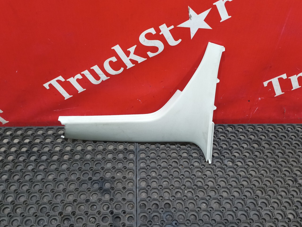 Накладка стойки задней левой