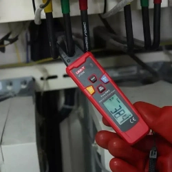 Мультиметр UT256 UNI-T клещи постоянного и переменного тока 0,1 - 60А компактные для электро щитов