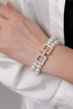 Браслет "Эмили" белый жемчуг с золотой застежкой из кубических микроцирконов