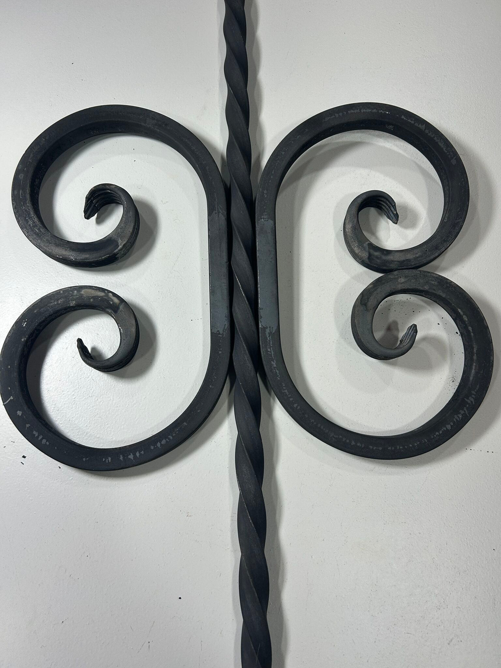 Кованый элемент вензель 160х270мм квадрат полнотелый 16х16мм