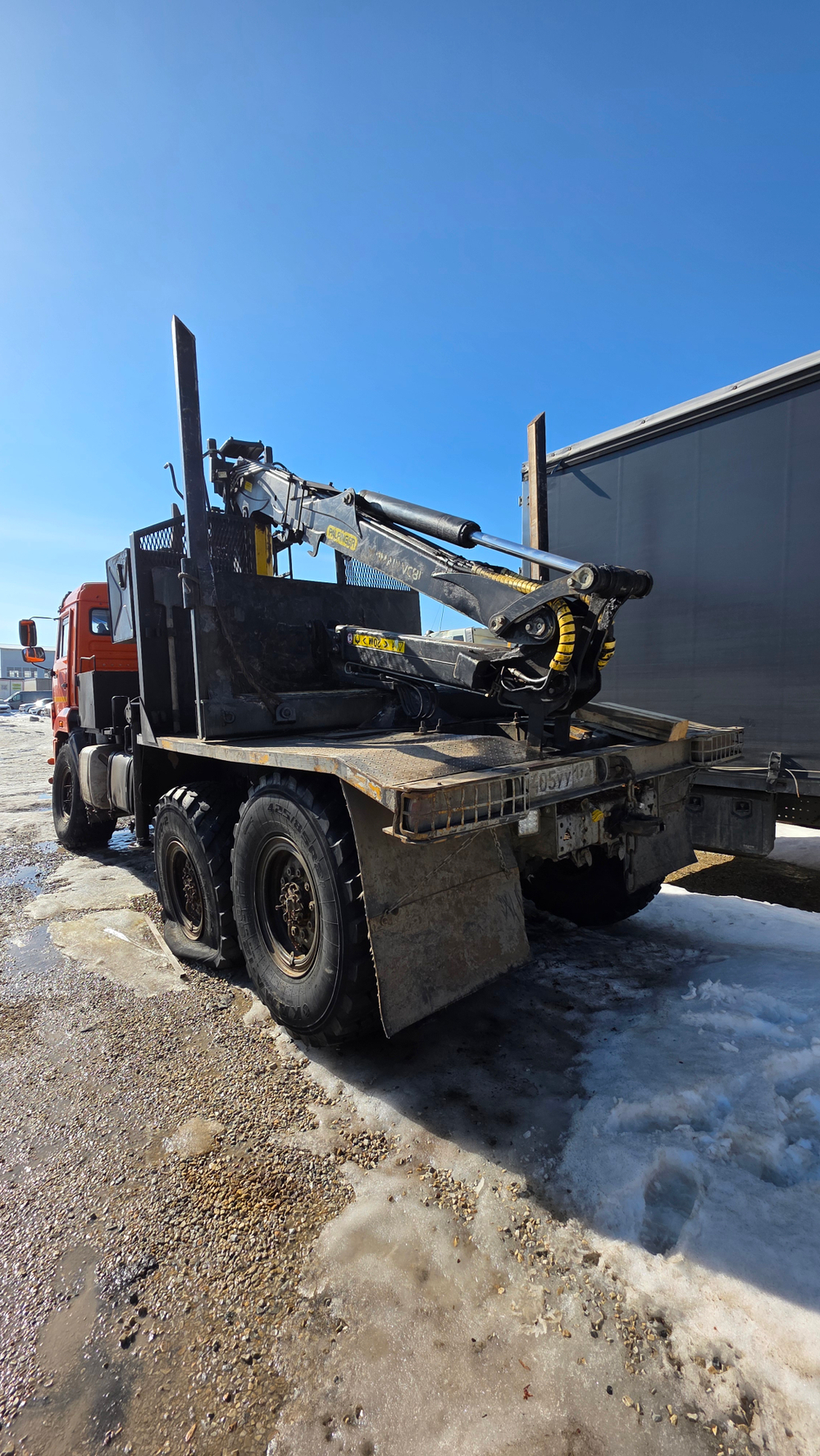 КамАЗ 43118 6x6 Тягач лесовозный с КМУ 5339B4 (Дизельный, 11,8 л, 300 л.с., МТ)
