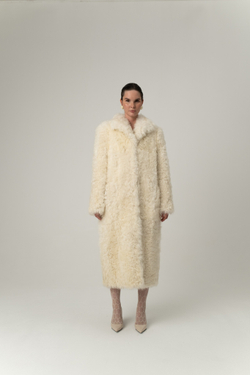 Длинная молочная шуба
