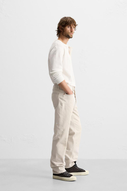 ZARA ДЖИНСЫ STRAIGHT FIT С ПРИНТОМ В ВИДЕ БРЫЗГ КРАСКИ, ЖЕЛТОВАТО-БЕЛЫЙ