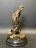 Бронзовая скульптура «Черкес, заметивший врага»