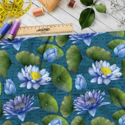 Ткань кулирная гладь голубые кувшинки на бирюзовом фоне с надписями