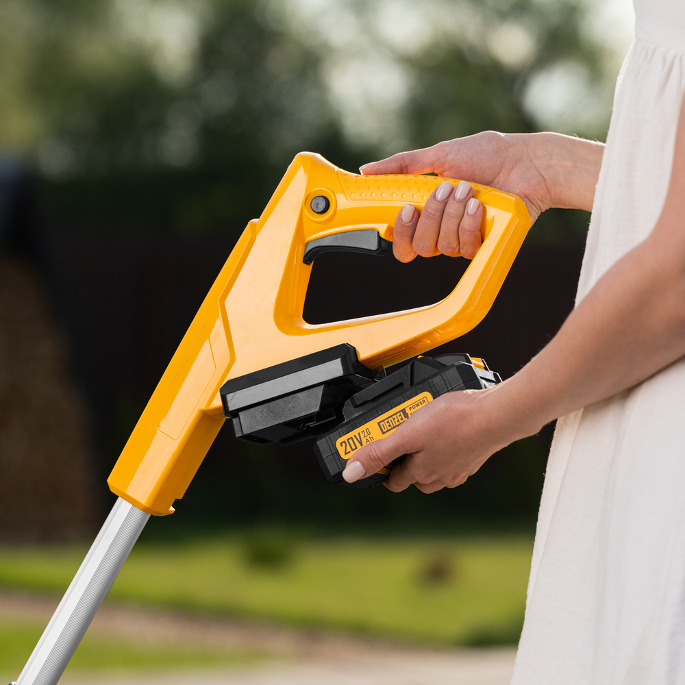 Портативная аккумуляторная газонокосилка CLM-22, Li-ion, 20В, 220 мм // Denzel