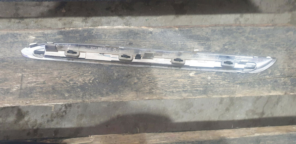 Молдинг решетки радиатора Mercedes E (W213) Б/У Оригинал A2138880473
