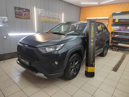 Toyota Rav4 в черной матовой пленке Carbins Matte Black A01L