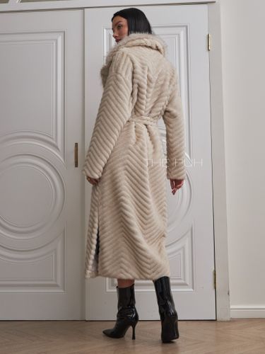 Длинная бежевая шуба из эко-меха