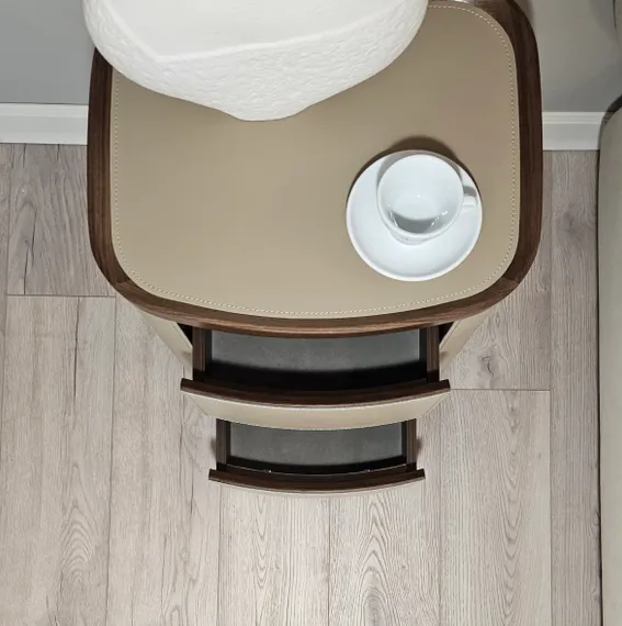 Тумба прикроватная 4669, бежевая экокожа, шпон ореха