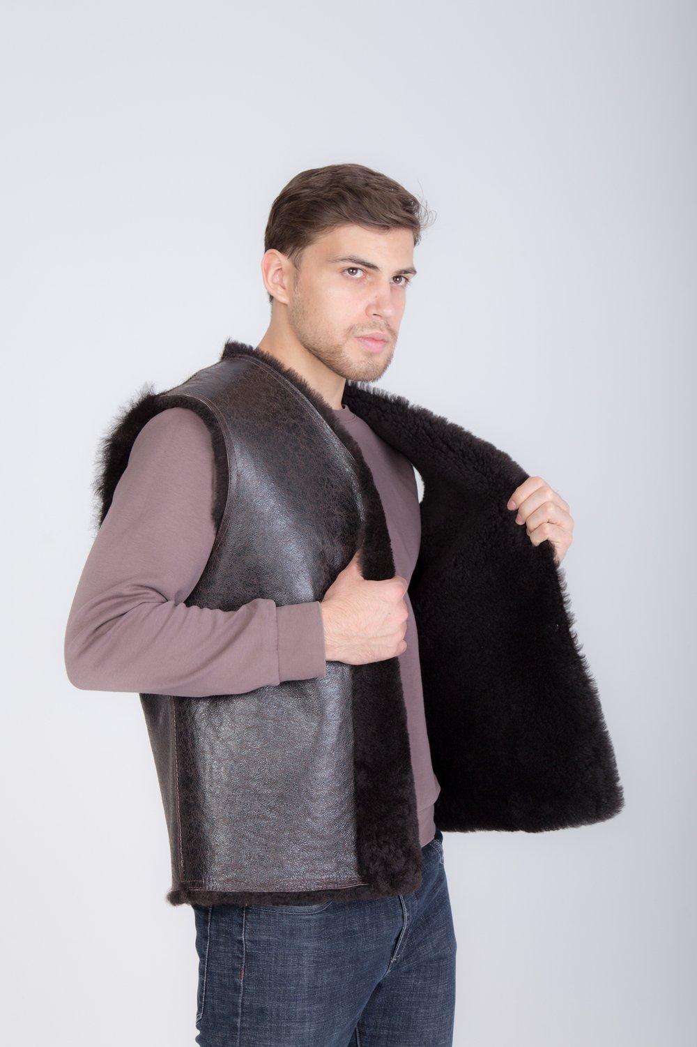 мужской жилет из натуральной овчины