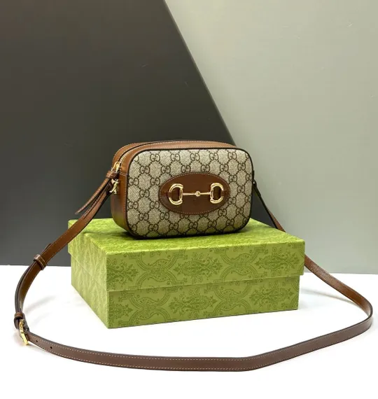 Маленькая сумка на плечо Gucci Horsebit 1955 бежевый