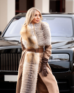 Женское бежевое шерстяное пальто с длинным мехом