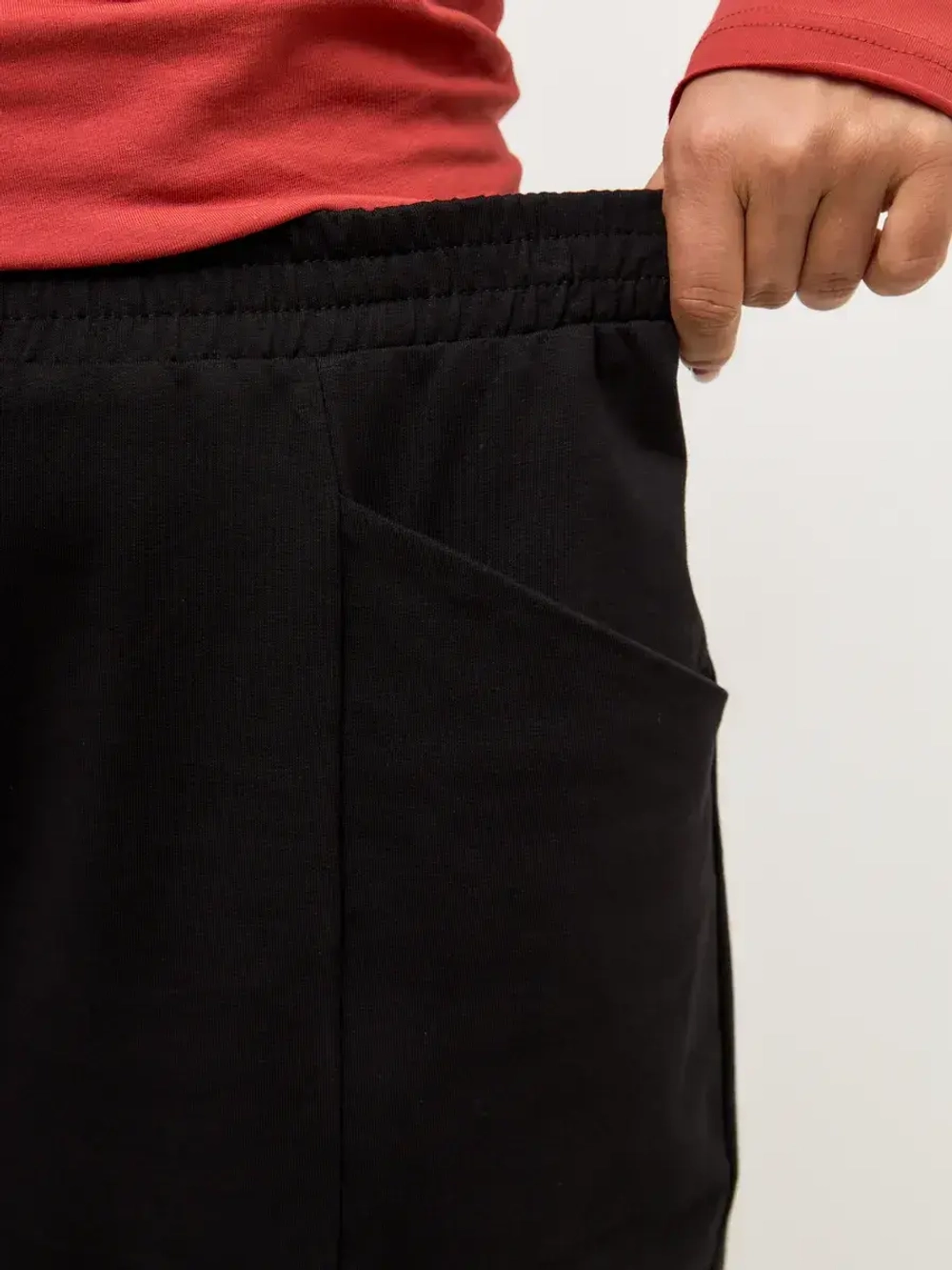 Брюки бананы трикотажные с декоративными швами