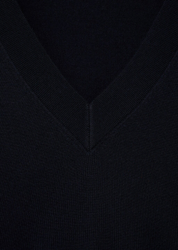 Пуловер тонкой вязки