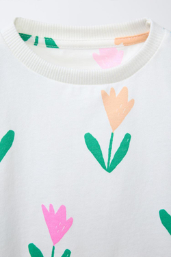 ZARA КОМПЛЕКТ ФУТБОЛКА И ВЕЛОСИПЕДКИ С ПРИНТОМ, ЭКРЮ