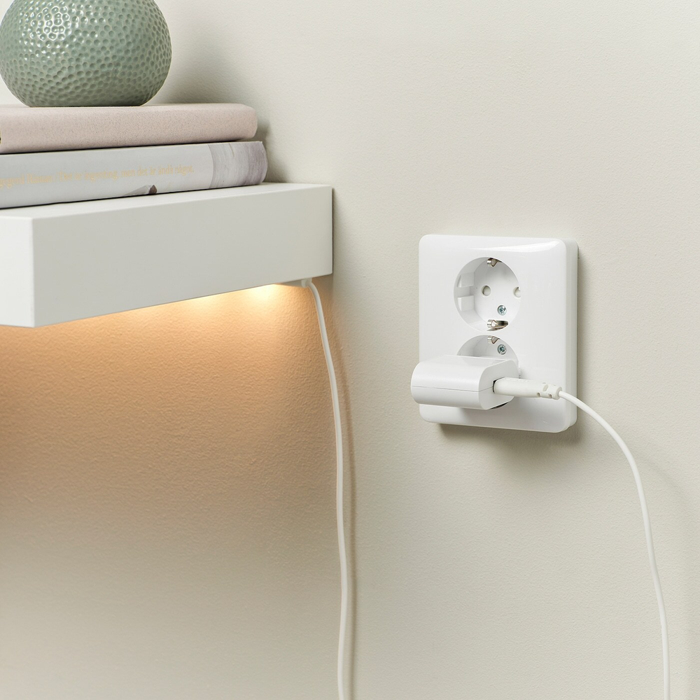 IKEA SMÅHAGEL  (ИКЕА СМÅХАГЕЛ)  -  Зарядное устройство USB 1 порт, белый