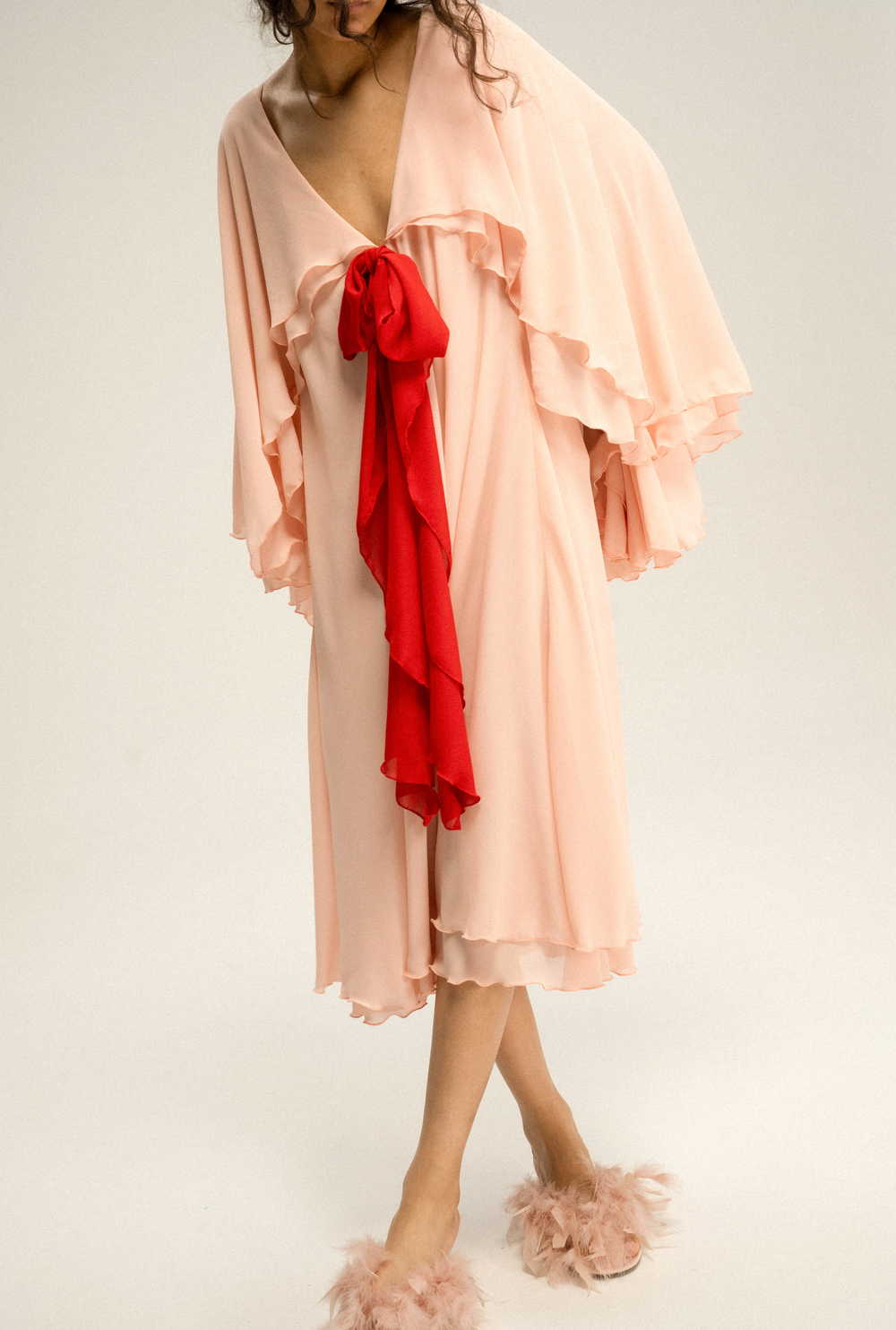 Платье с разлетающимися крыльями