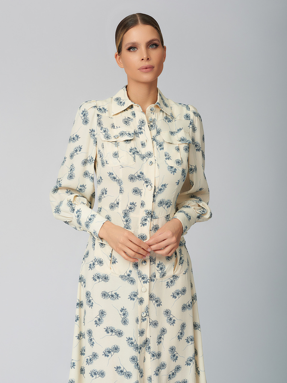 Платье рубашечного кроя с накладными карманами