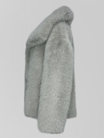 Полушубок Hestovrviio L833-3 однотонный пушистый c широким воротником