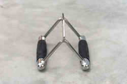 Рукоятка для тяги к животу (узкий параллельных хват)