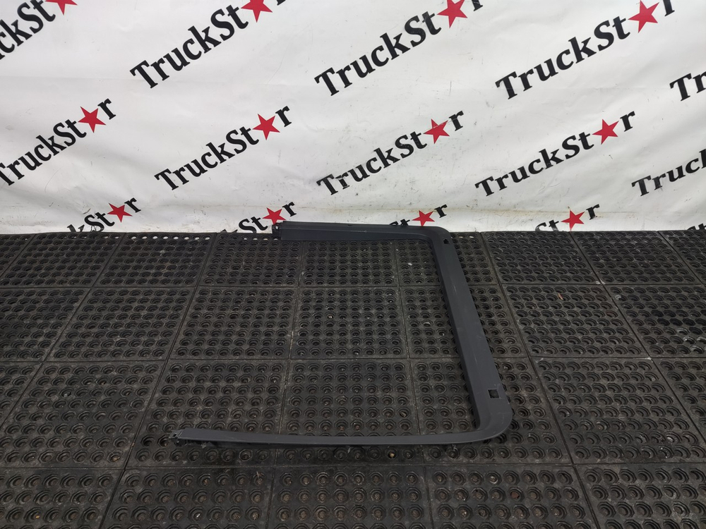 Накладка двери левая 2023г