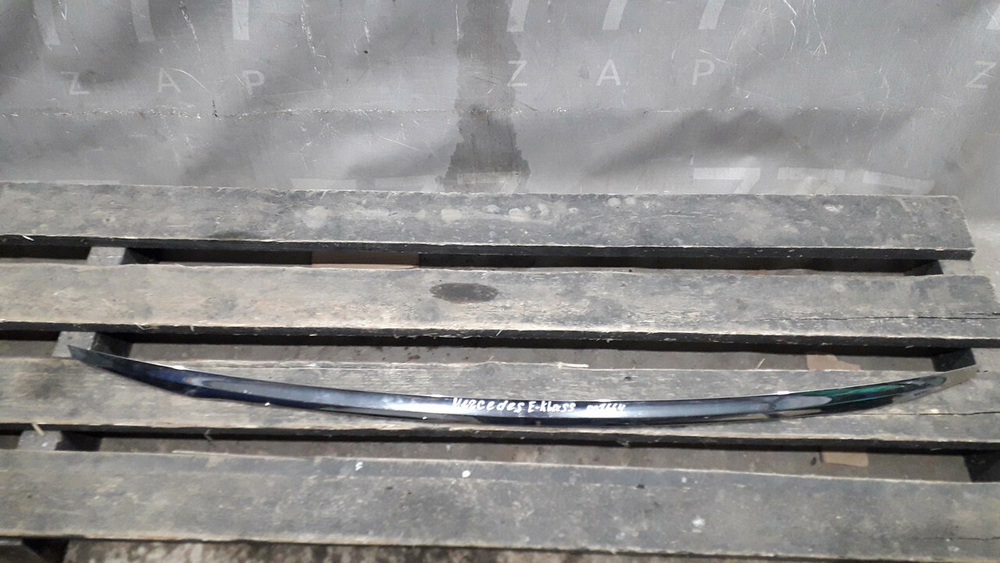 Молдинг крышки багажника Mercedes E-Class (W213) 16-21 Б/У Оригинал A2137570000