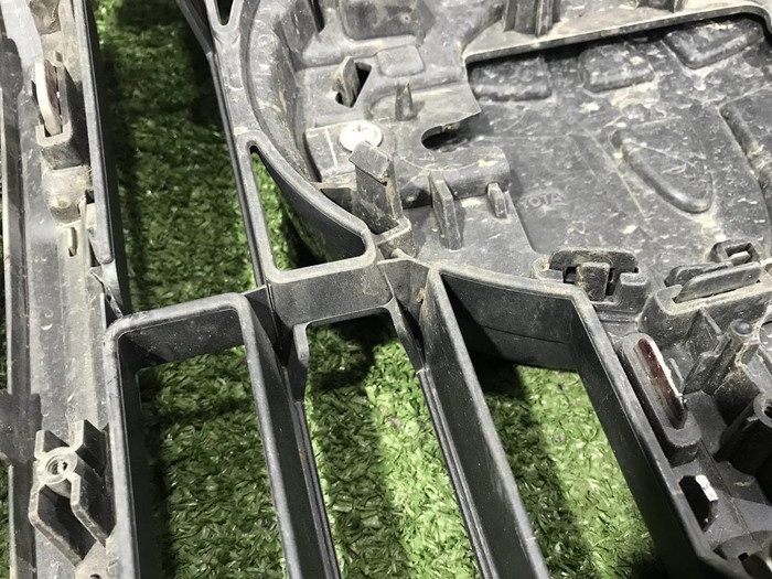 Решетка радиатора Toyota Land Cruiser Prado 150 (2017-н.в.)