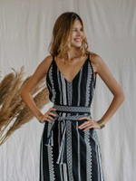 Жаккардовое платье макси с V-образным вырезом (черно-белое)