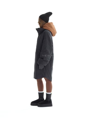 Черно-коричневый длинный пуховик с капюшоном