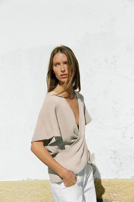 ZARA ТРИКОТАЖНЫЙ ТОП С УЗЛОМ, СВЕТЛО-БЕЖЕВЫЙ