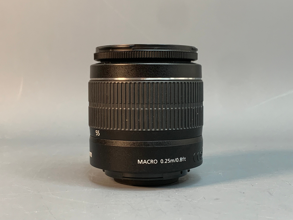 Canon EOS 4000D Kit 18-55mm 3.5-5.6 III 7.400 Кадров