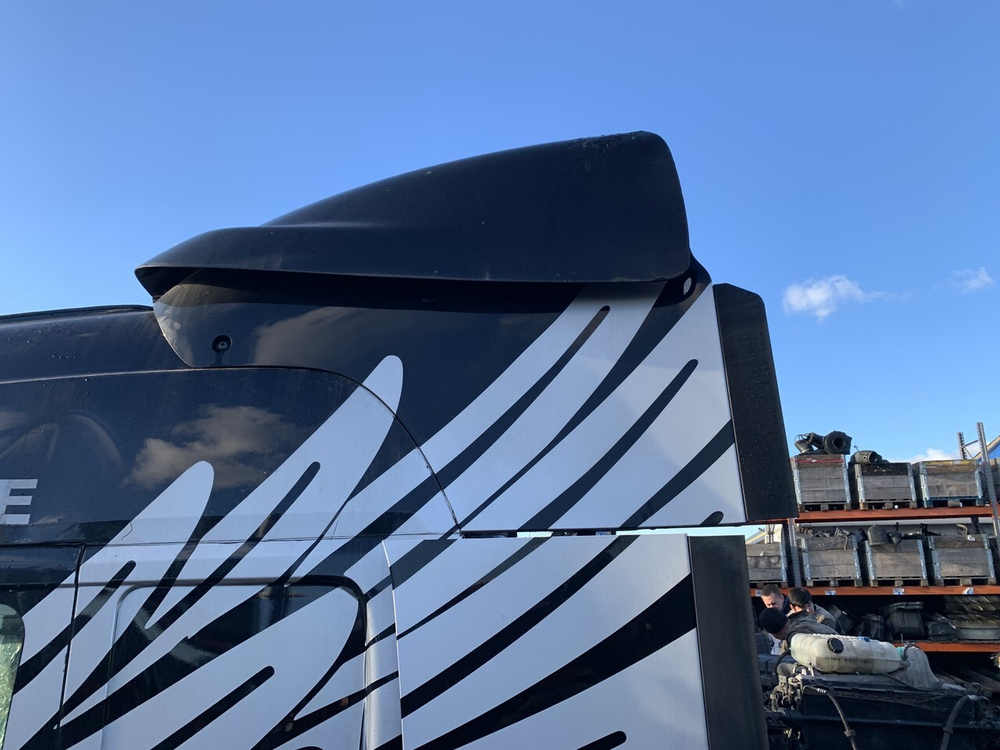 Спойлер кабины боковой верхний левый