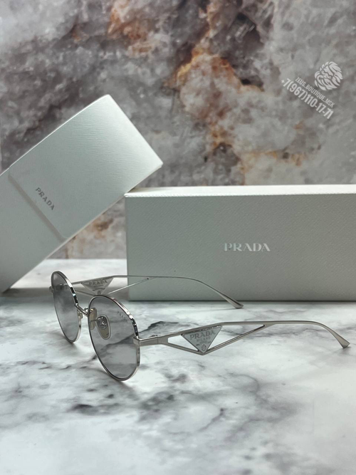 Солнечные очки Prada