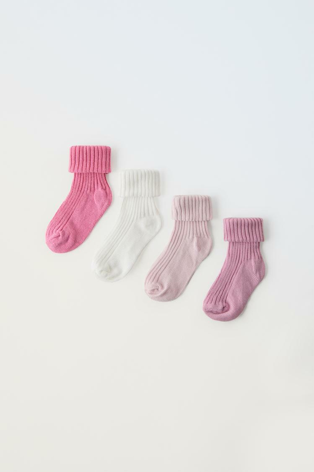 ZARA НАБОР ИЗ ЧЕТЫРЕХ ПАР НОСКОВ РАЗНЫХ ЦВЕТОВ, РОЗОВЫЙ