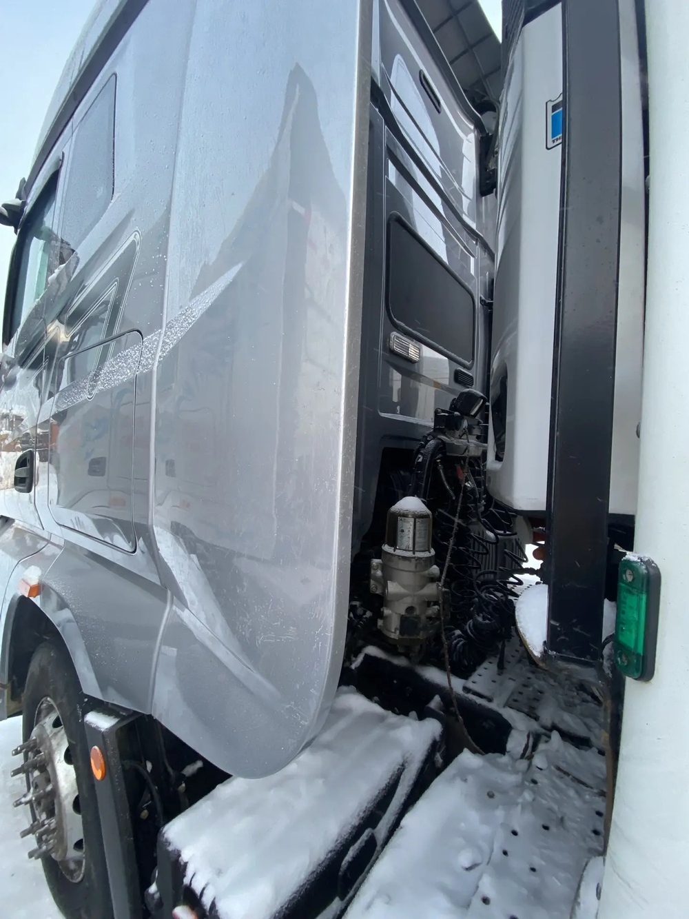 FAW J7 4x2 Седельный тягач CA4180P77K25E5 (Дизельный, 12,5 л, 553 л.с., АТ)