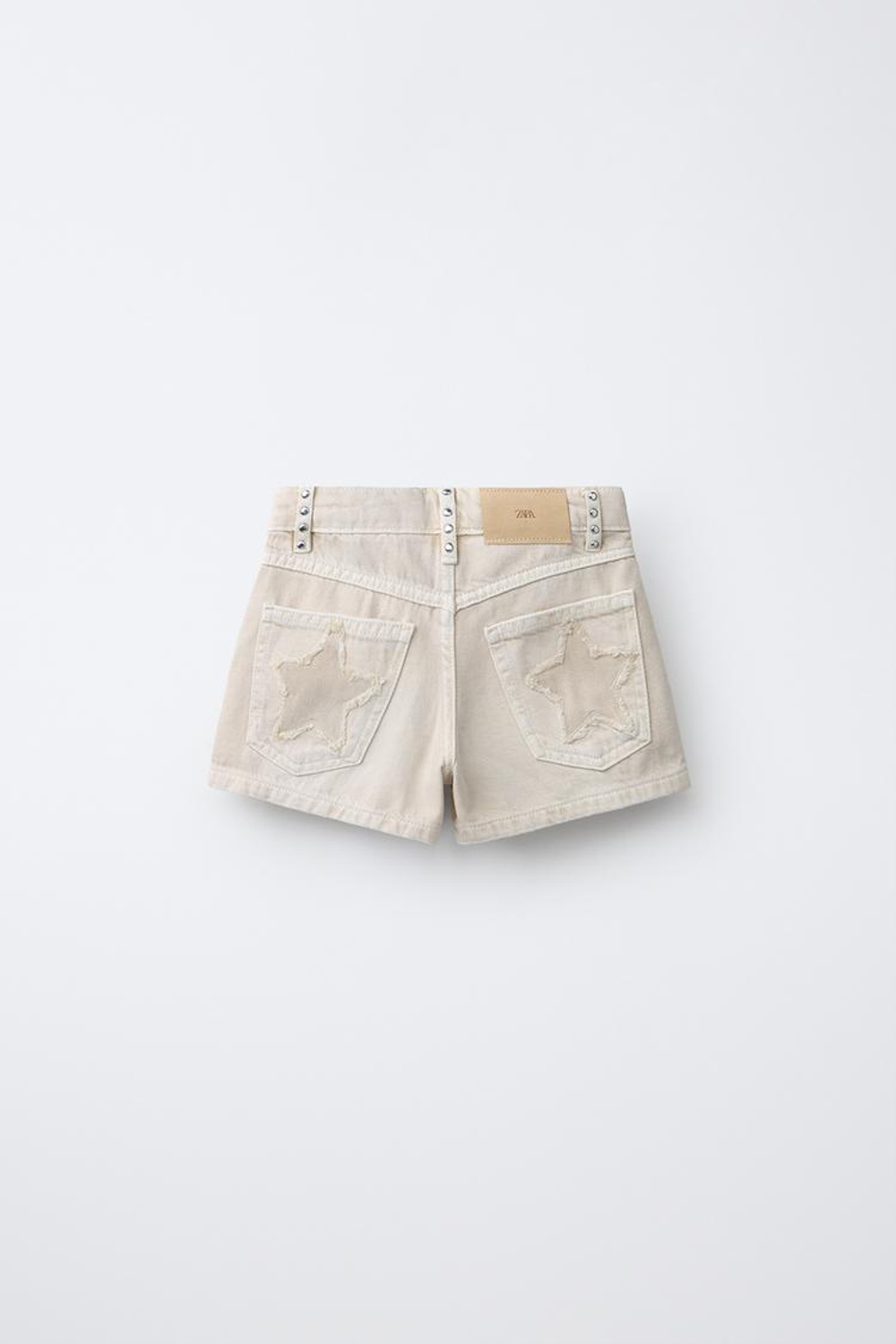 ZARA ДЖИНСОВЫЕ ШОРТЫ С ЗАКЛЕПКАМИ И ЗВЕЗДАМИ, ЭКРЮ