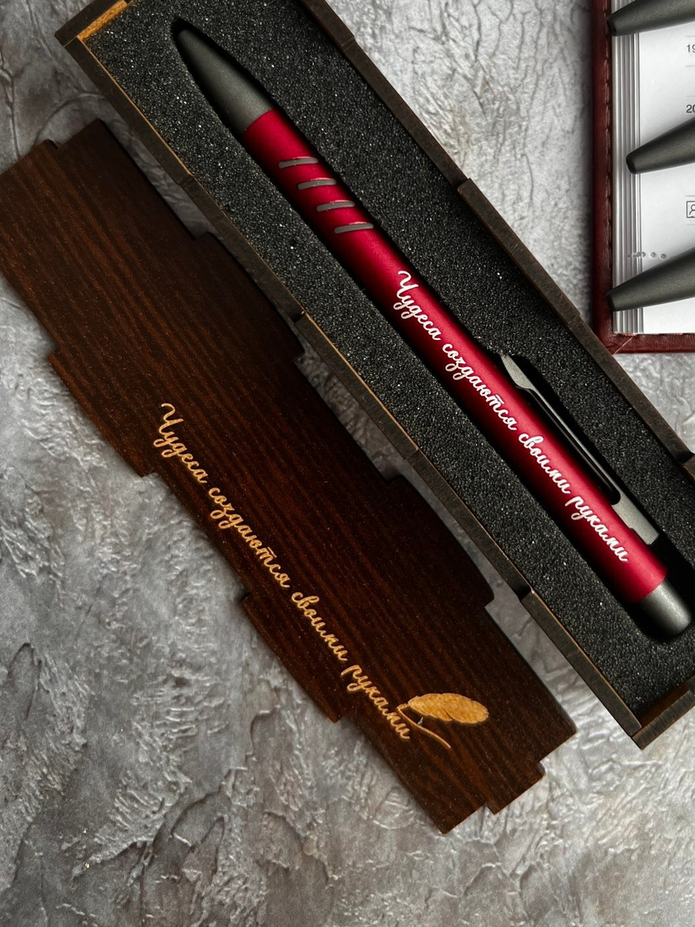 Ручка "Чудеса создаются..." в подарочном футляре