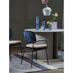 Стул с подлокотниками и контрастным кантом Pea, велюр, темно-синий/бежевый