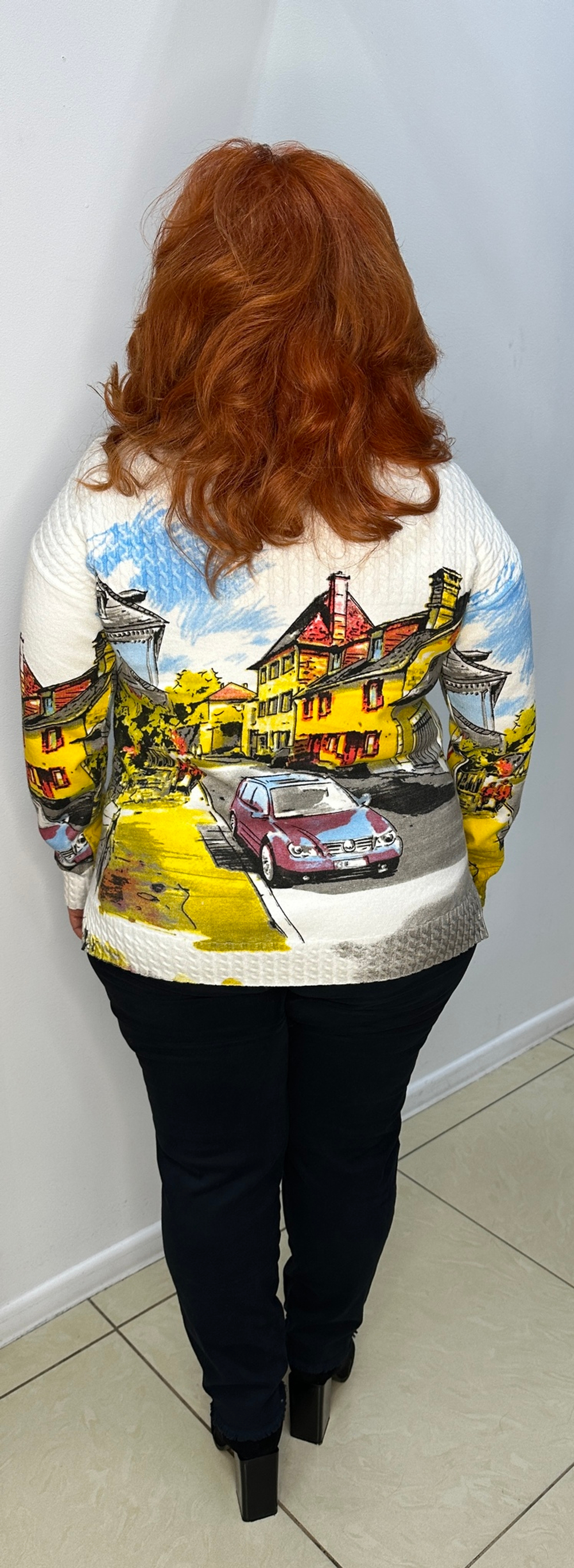 Цветной джемпер с закрытым горлом и мелкой "косичкой"