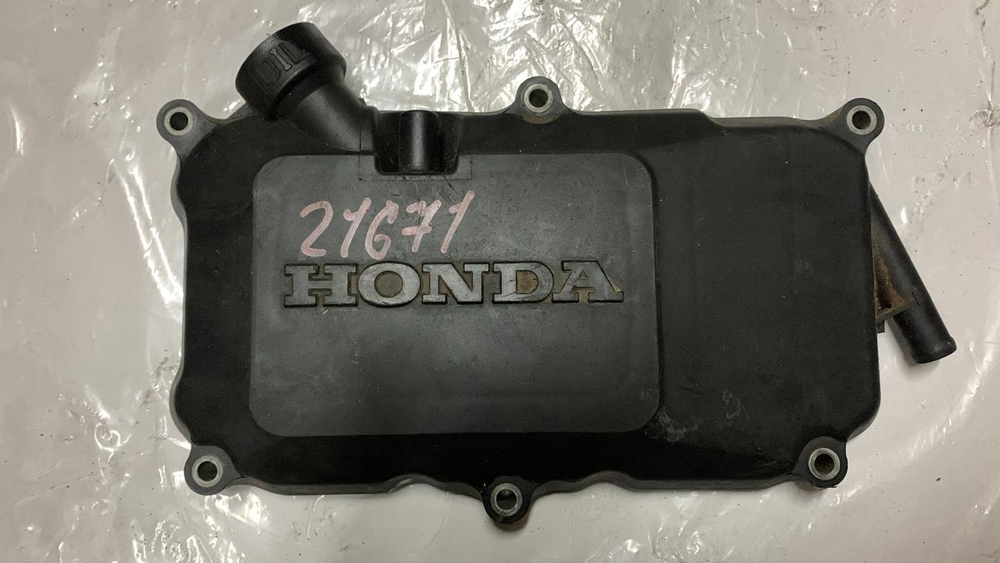 Крышка клапана Honda 30
