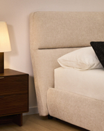 Кровать Dafra бежевого цвета из шенилла с ящиком для хранения 180 х 200 см