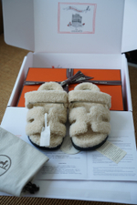 Сандалии из натуральной кожи и меха ягненка