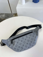 Louis Vuitton Discovery Bumbag