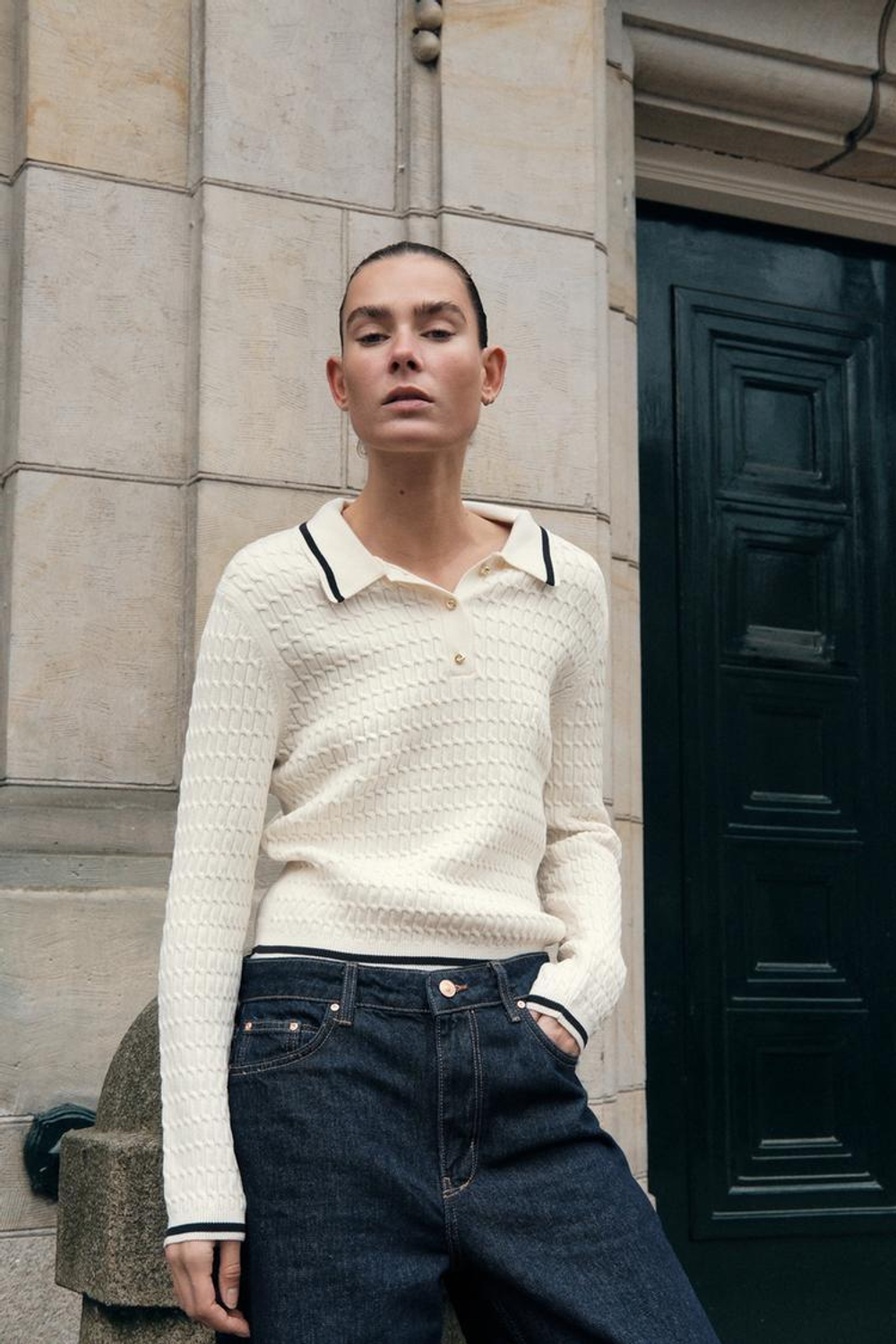 ZARA СВИТЕР ПОЛО С УЗОРОМ «КОСЫ», ЭКРЮ/ТЕМНО-СИНИЙ