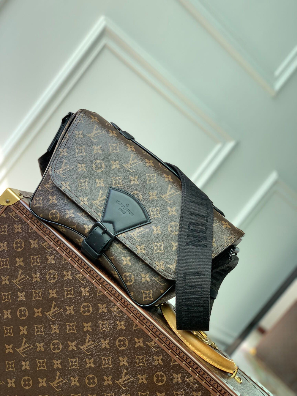 Louis Vuitton Montsouris Messenger Bag